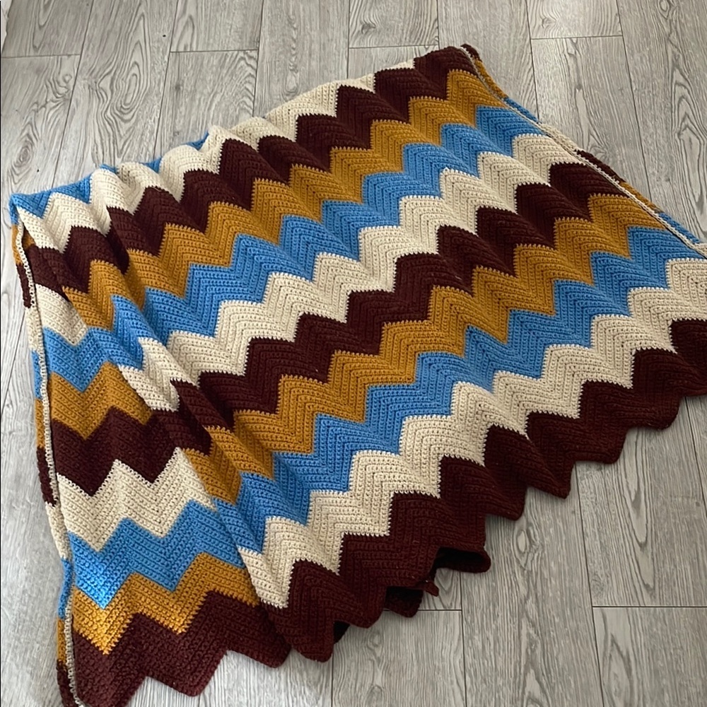 Chevron Pattern Knit Blanket